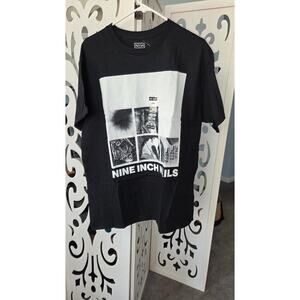 Nine Inch Nails NIN Graphic Tee Hot Topic Black Size L Band Shirt NWT